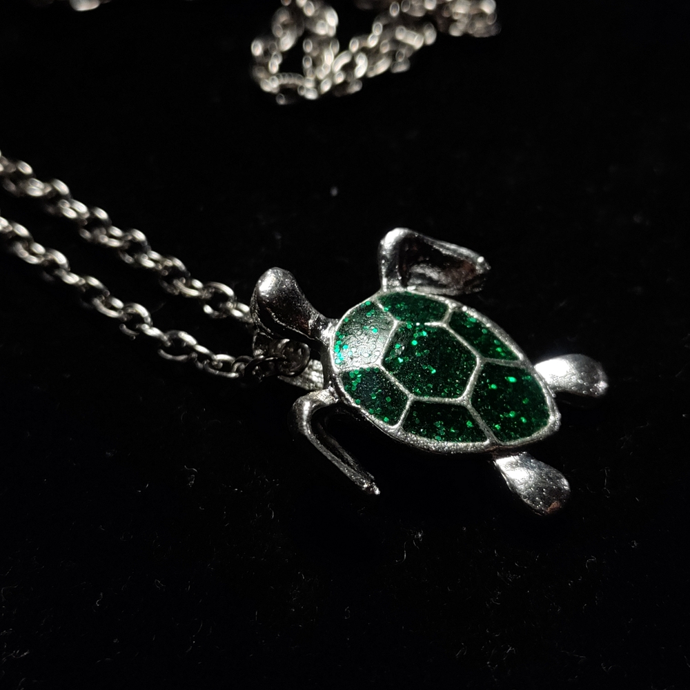 NEW Green Turtle Pendant Necklace